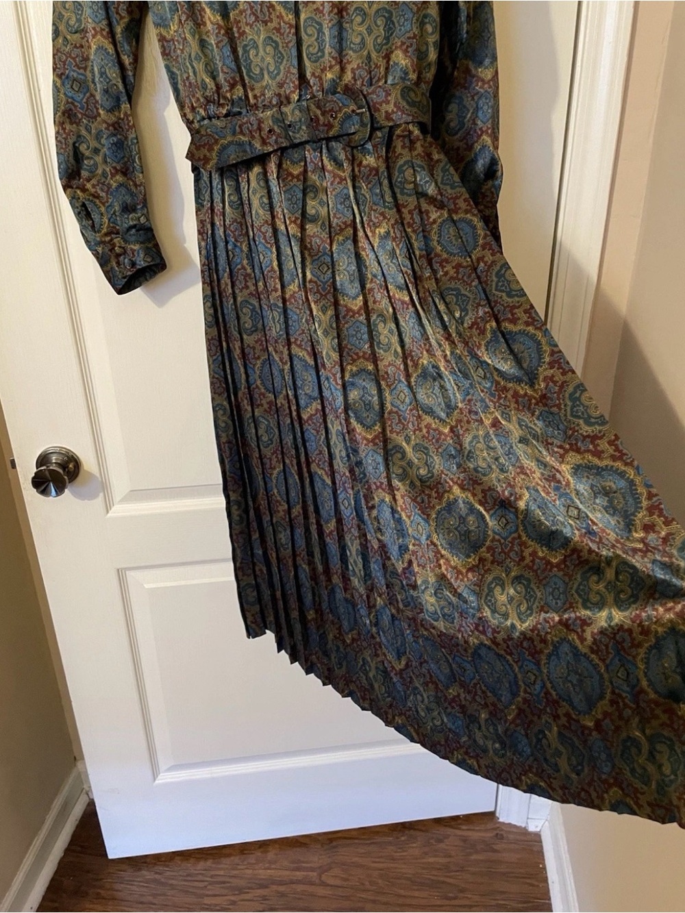 Vintage Talbots Paisley Satin Finish Pleated Midi Dress Belted Blue Petite 10 - Picture 5 of 11